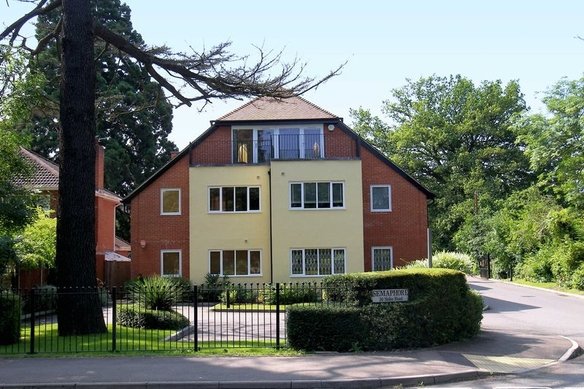 Similar Properties 30 Stoke Road, CobhamGrosvenor Billinghurst