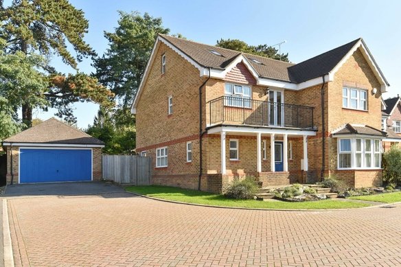 Similar Properties Quarry Gardens,  LeatherheadDavies Property Partners