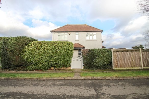 Similar Properties Cornwall Avenue,  ClaygateGrosvenor Surrey