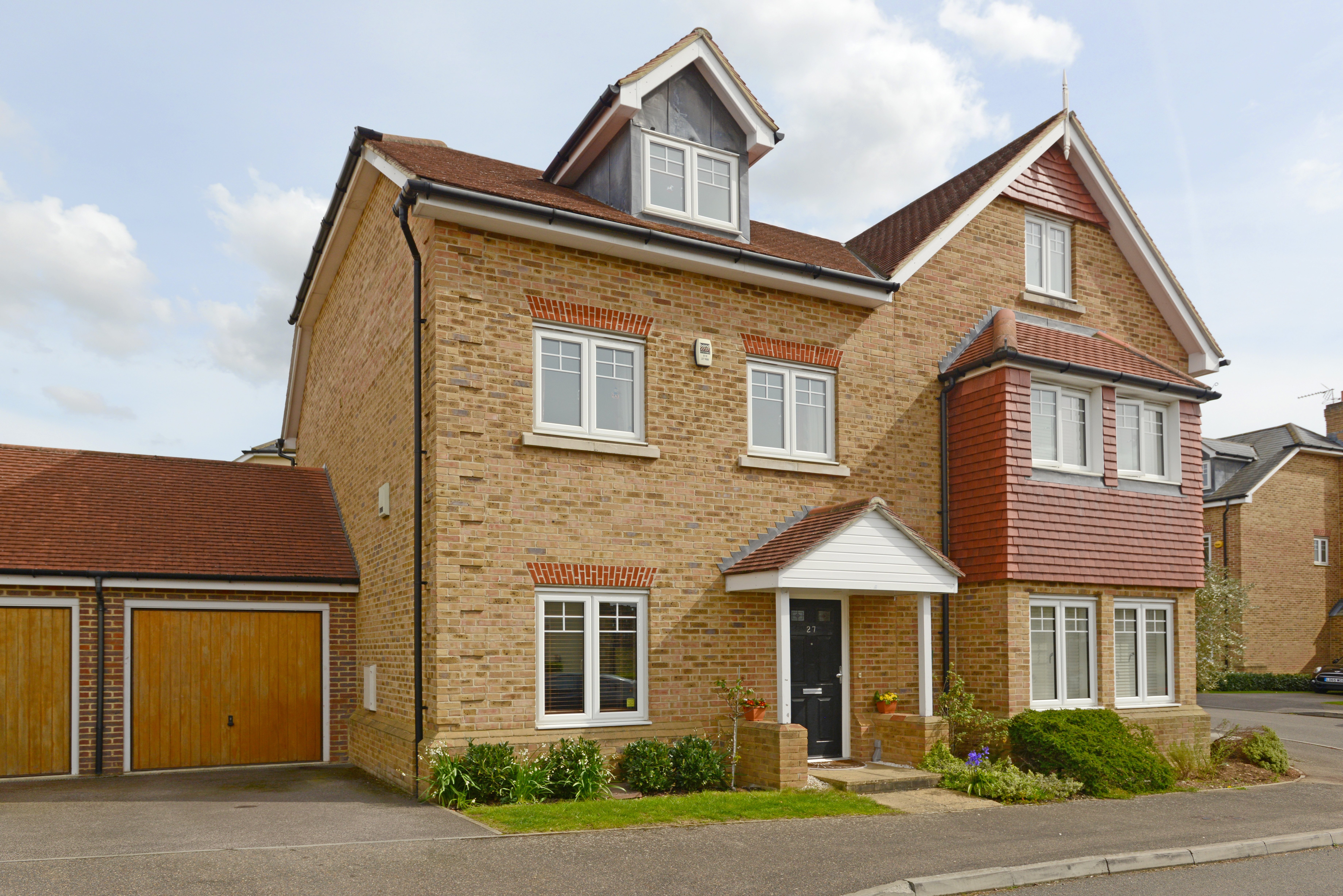 3 bedroom house for sale in Halcyon Close, Oxshott, Leatherhead, KT22